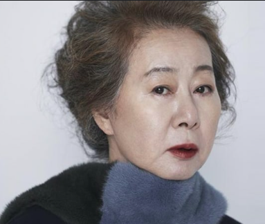 This contains an image of Youn Yeo Jung