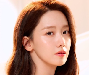 This contains an image of Yoona