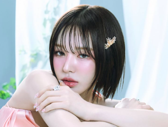 This contains an image of Red Velvet Wendy