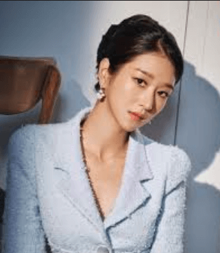 This contains an image of Seo Ye Ji.