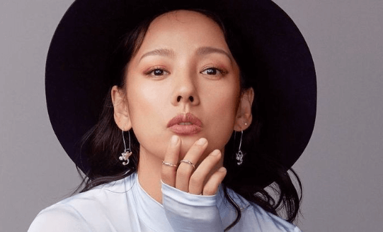 This contains an image of Lee Hyori 
