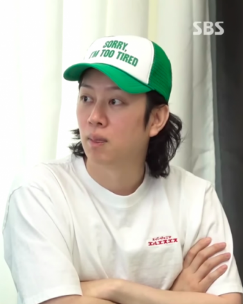 This contains an image of Super Junior Heechul